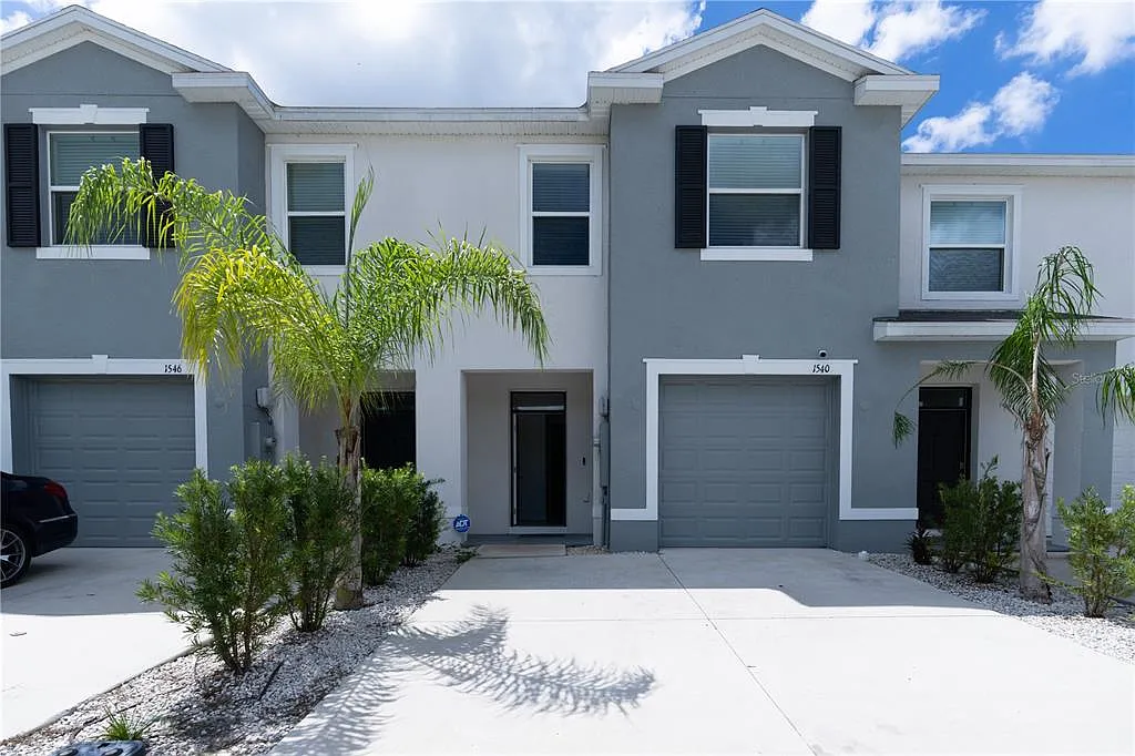 3 bed, 2.5 bath, 1673 sqft, $2,200 — Photo 1