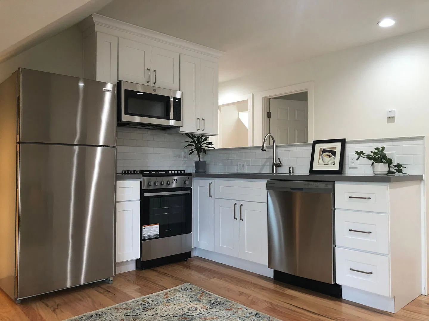 2060 San Antonio Ave — Photo 3