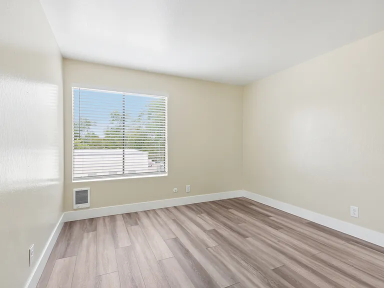 1910 Berryman Street — Photo 28