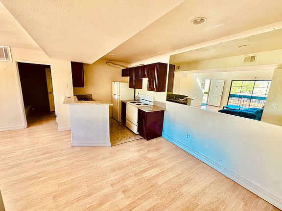 3rd image of 5162 S Jones Blvd Unit 204