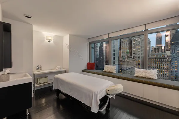 Rented by Uhouzz New York Inc | media 14