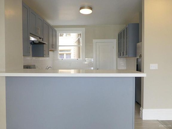 5th image of 700 12th Ave APT 3