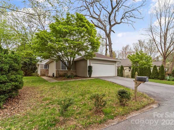 95 Wildwood Forest Ln, Mills River, NC 28759