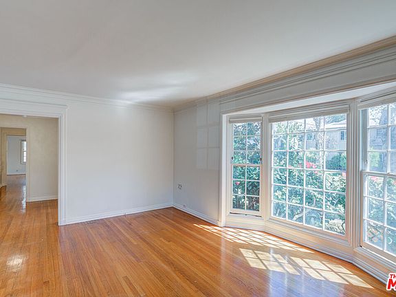 5th image of 153 S Bedford Dr #1