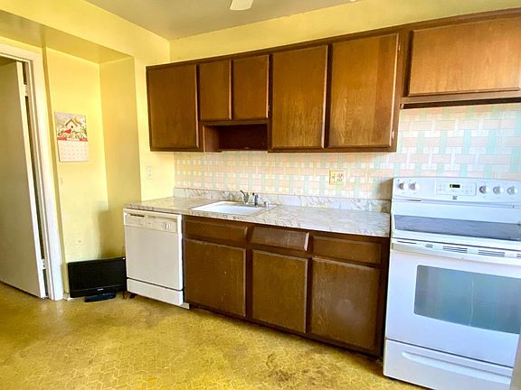 4th image of 36 Lerner Ct #32B