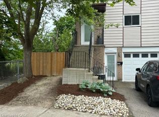 423 Cadbury Ct #A, Waterloo, ON N2K 3G7