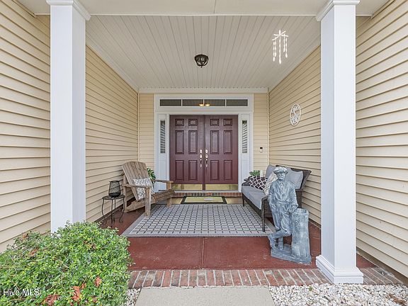 3rd image of 707 Royal Fern Court NW