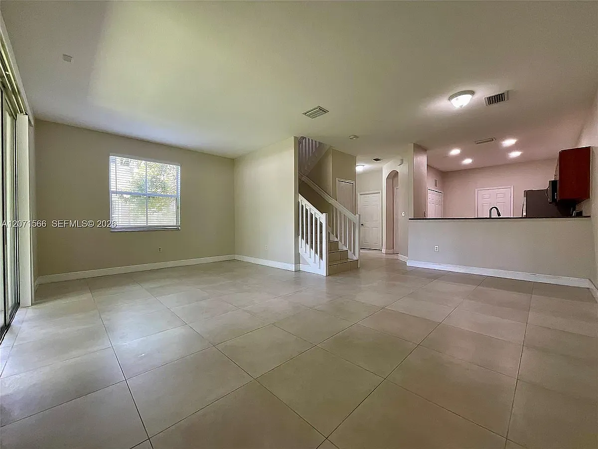 3 bed, 2.5 bath, 1478 sqft, $3,150 — Photo 2