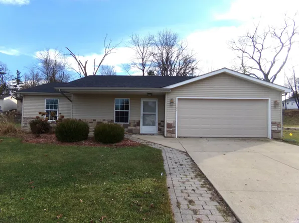 1104 Manahan Dr, Angola, IN 46703