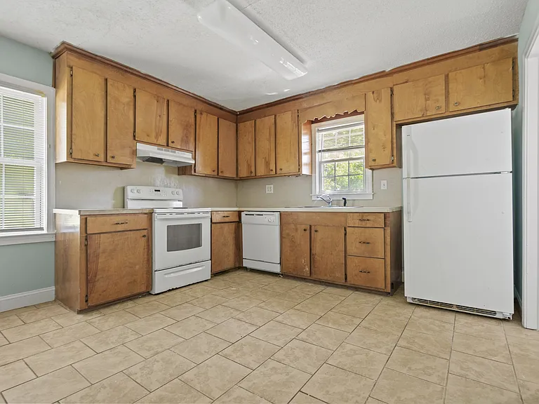 172 S Aiken Dr — Photo 19