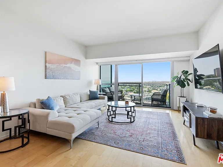 13700 Marina Pointe Dr #910 — Photo 8