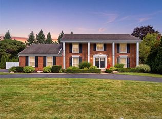 4130 Saddle Ln, West Bloomfield, MI 48322