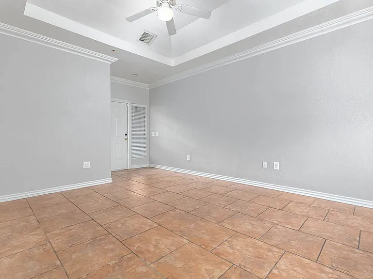 Meridian Place Apartments — Photo 34