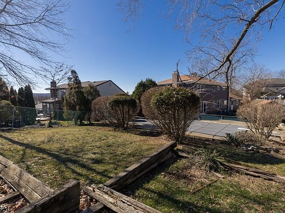 4th image of 23 Carr Pl