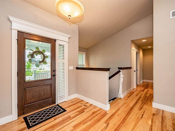 4th image of 425 Carlyle Dr