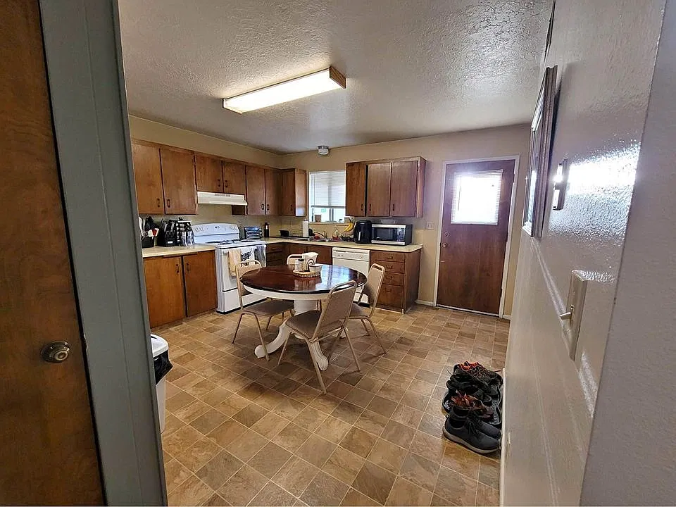 2 bed, 726 sqft, $1,050 — Photo 2