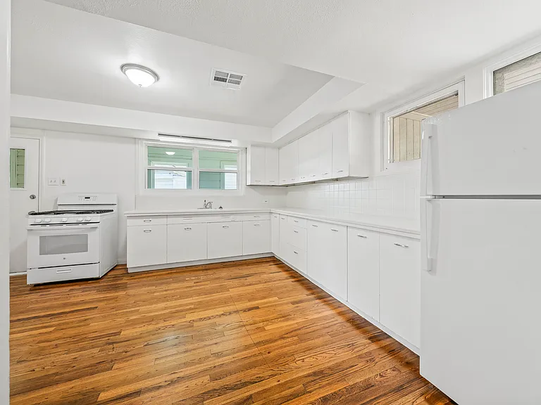 32300 Proctor Ave — Photo 29