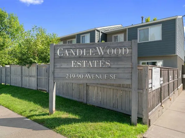 219 W 90th Ave SE #27, Calgary, AB T2J 0A3