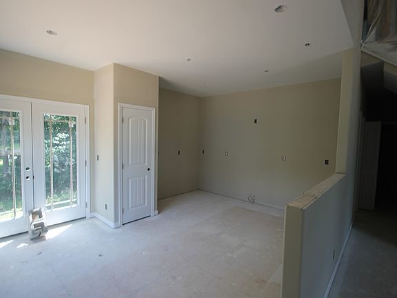 4th image of 298 Conrad Dr
