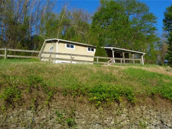 21 Daisytown Rd, Daisytown, PA 15427