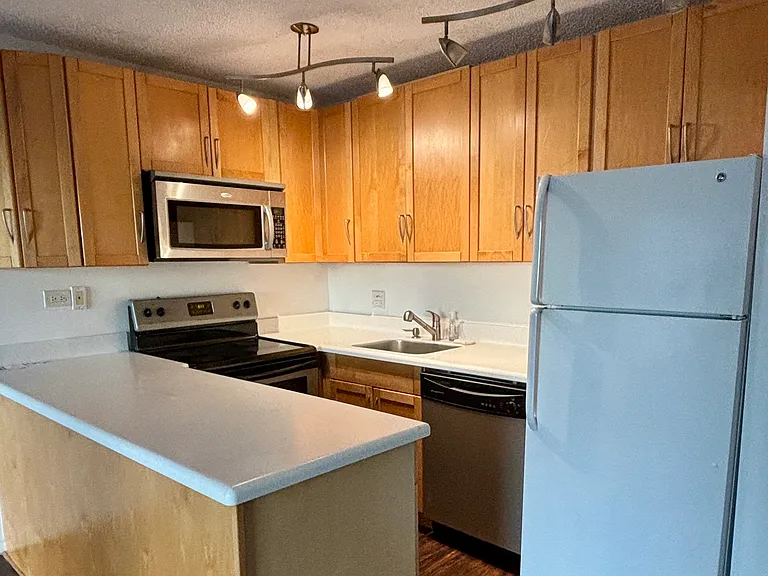 2140 Kuhio Ave #2008 — Photo 7
