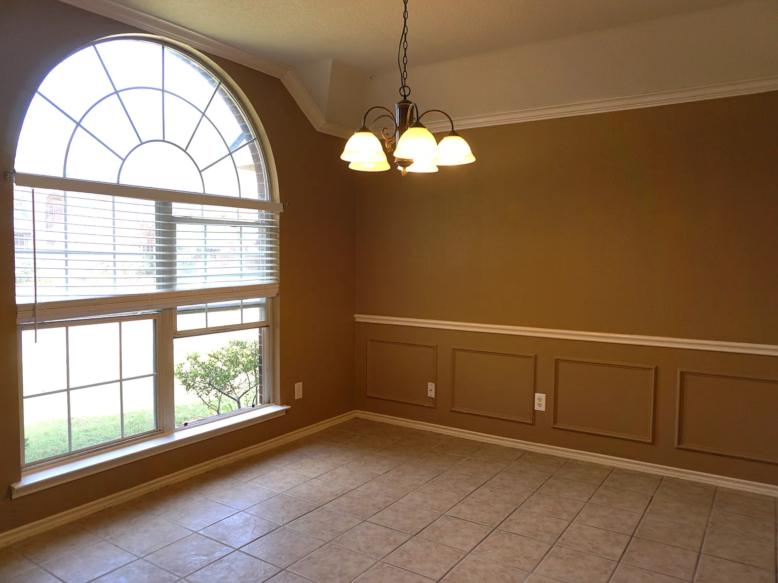 4 bed, 2266 sqft, $2,550 — Photo 3