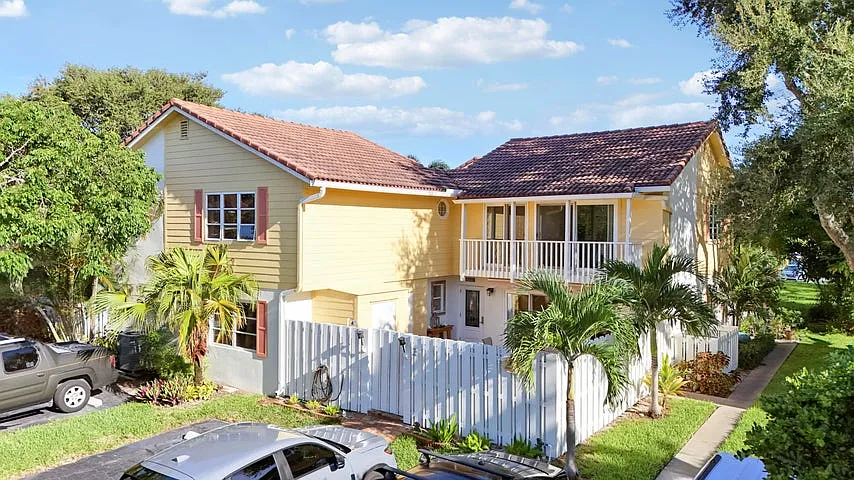 232 Seabreeze Cir