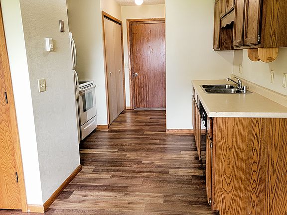 2nd image of 3306 Oak Knoll Dr