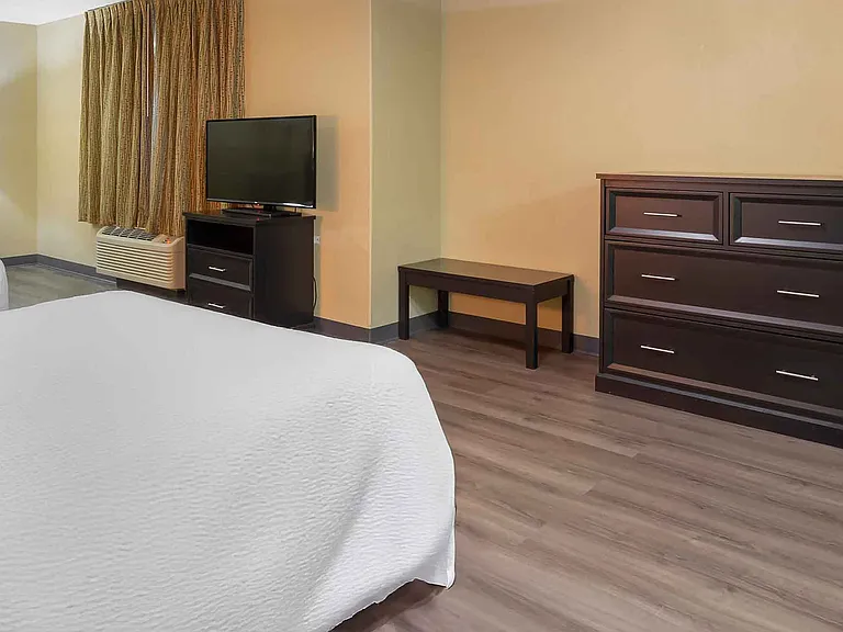 Deluxe Studio - 2 Queen Beds