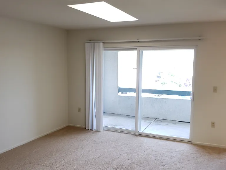 Sunset Vista Apartments — Photo 13