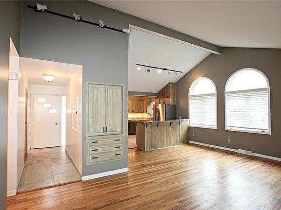 3rd image of 176 Crestwood Dr