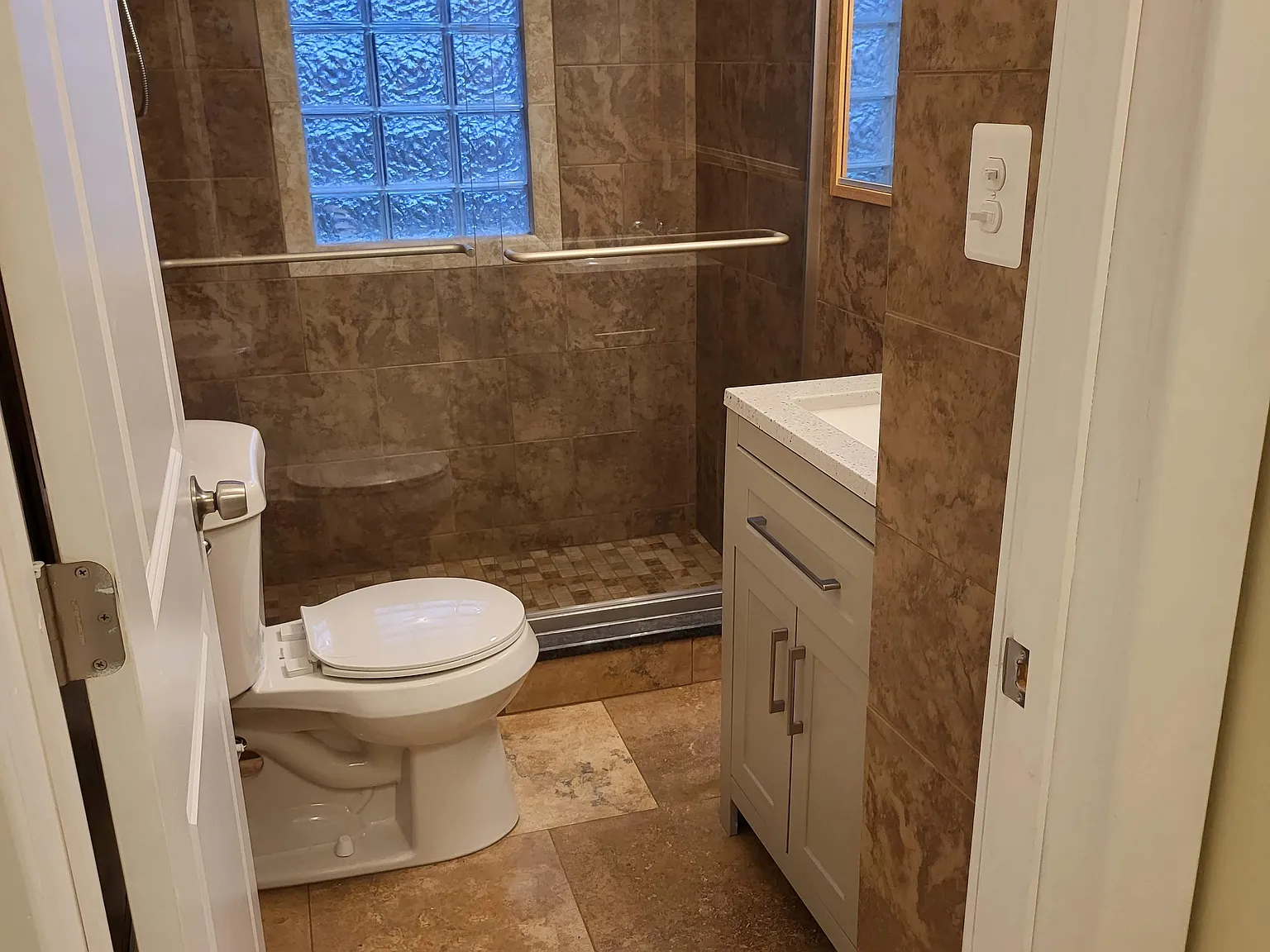 3 bed, 1000 sqft, $1,800 — Photo 3