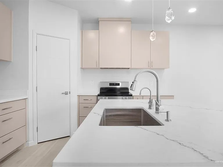 2714 Melody St — Photo 9