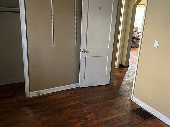 2nd image of 2315 Roosevelt Blvd