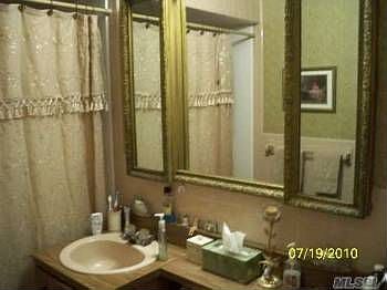 4th image of 229 Elm Dr E