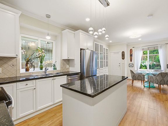 5th image of 562 Keith Rd W