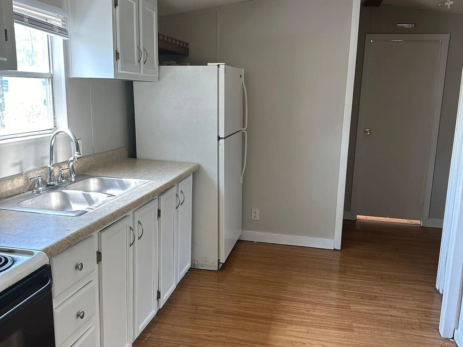 2 bed, 924 sqft, $900 — Photo 2