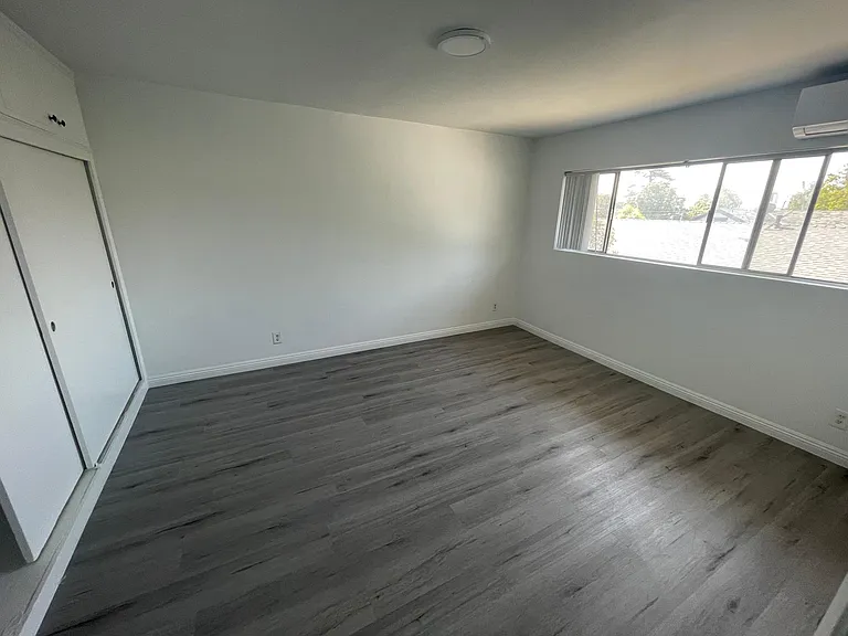 209 N Bushnell Ave #E — Photo 6