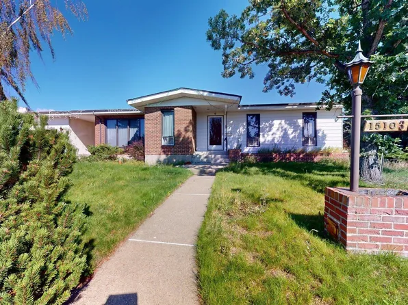 15103 92nd St NW, Edmonton, AB T5E 5V1