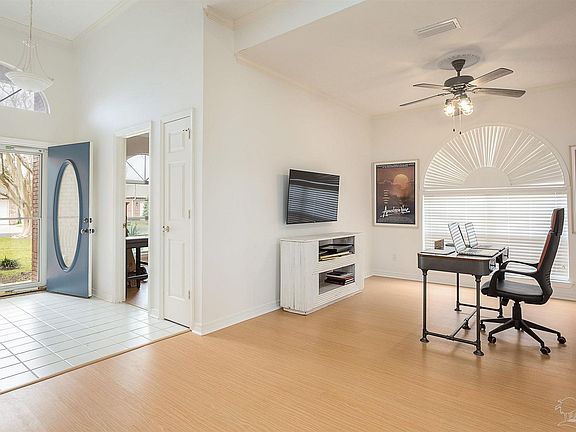 5th image of 4068 Longwood Cir