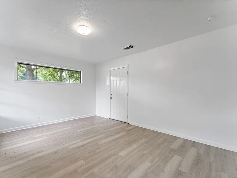 803 S 4th St — Photo 9
