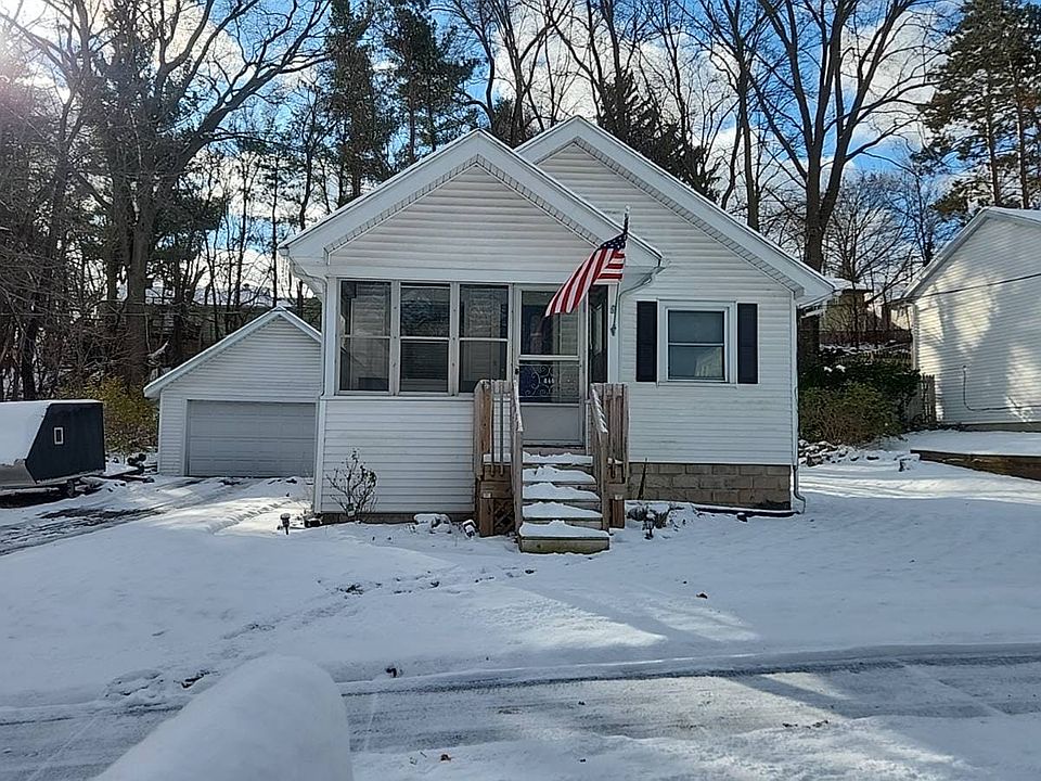 1st image of 846 Ferris St NW