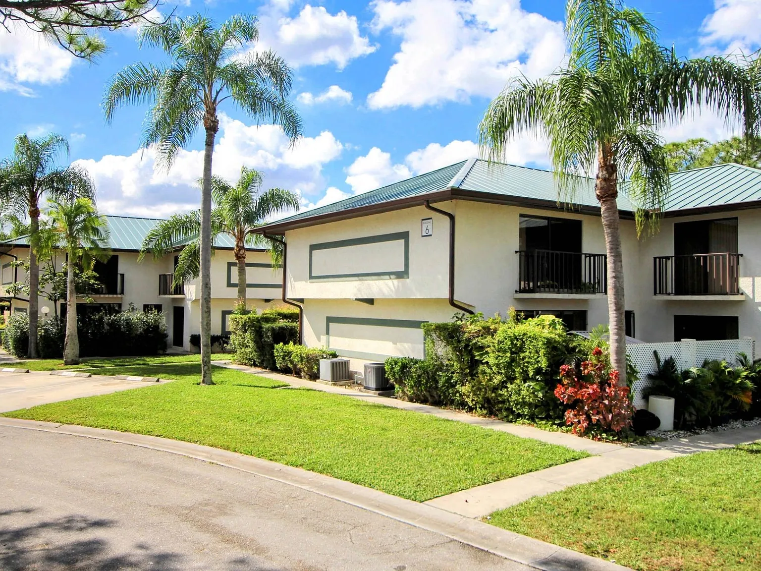 Sabal Palm Villas — Photo 3
