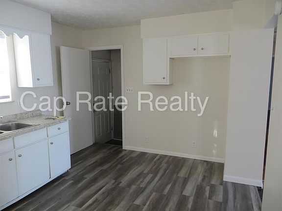 3rd image of 391 Clarendon Ave