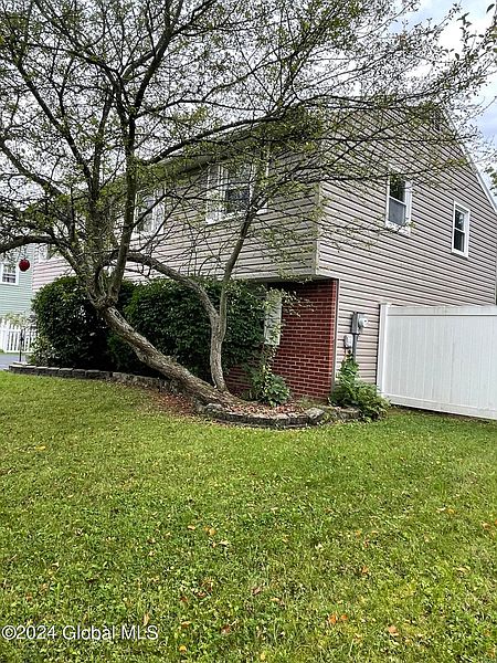 3rd image of 18 McDonald Drive