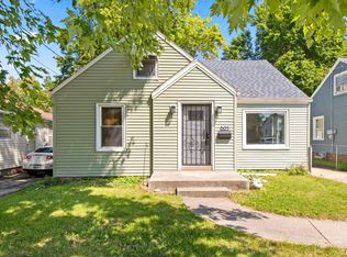 805 E Seneca Pl, Peoria, IL
