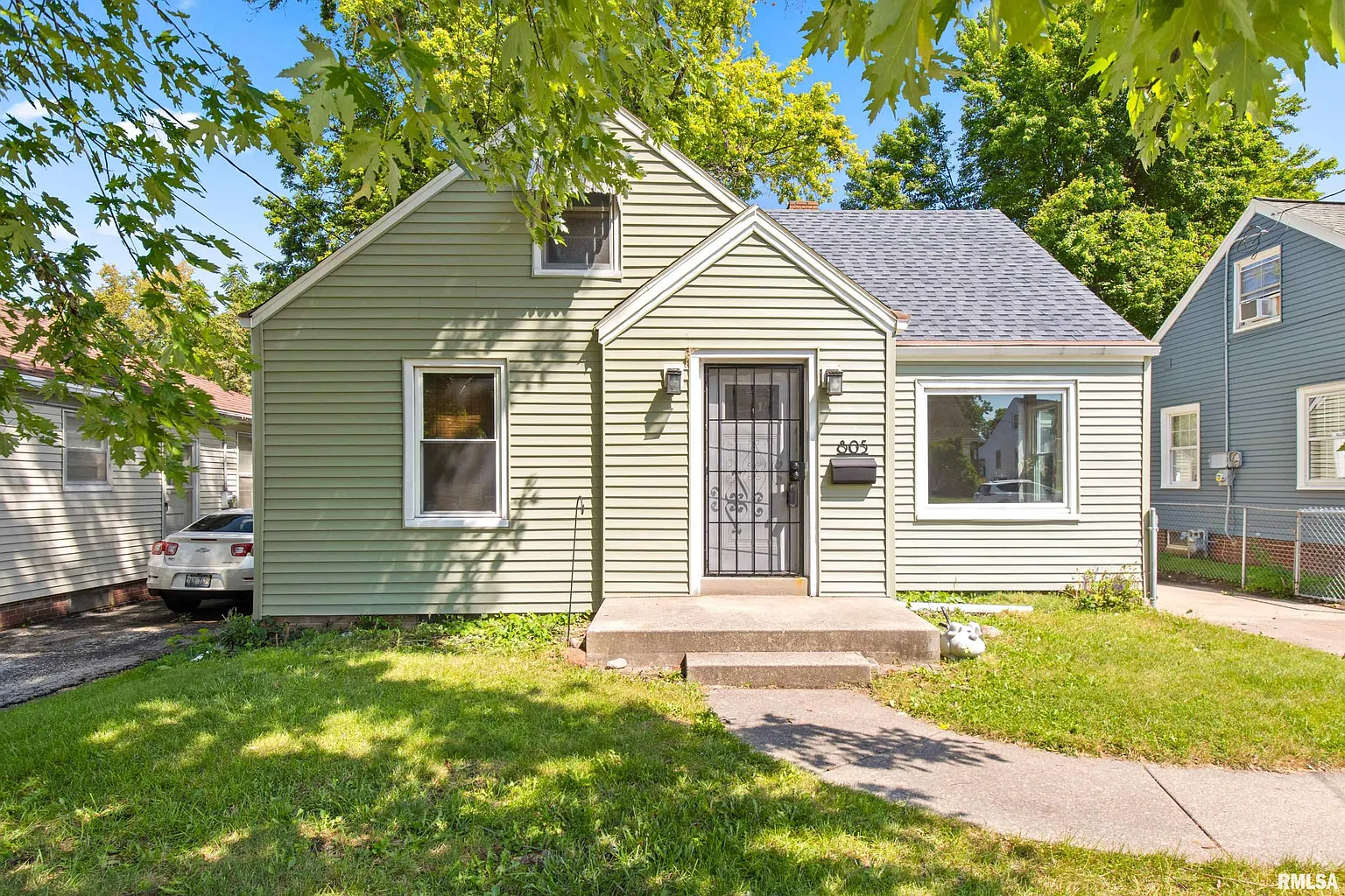 805 E Seneca Pl photo 1