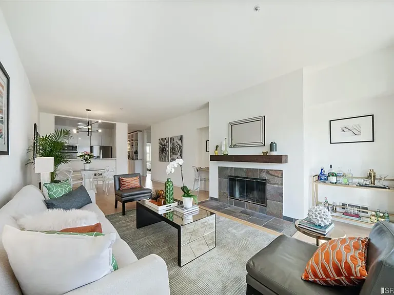 600 Chestnut St #409 — Photo 2