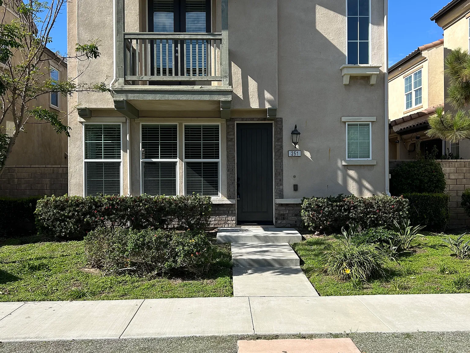 3 bed, 2.5 bath, 1824 sqft, $3,850 — Photo 1
