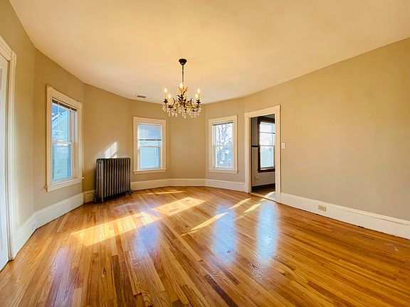 3rd image of 5 Bedford St #2